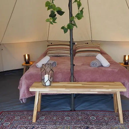 Bell Tent Deluxe Met Hot-tub Luxury tent